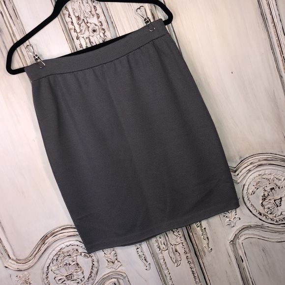 Beautifully Gray Knit Elastic Waist Pencil Skirt Size S-M - Picture 2 of 5